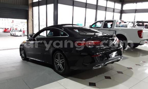 Acheter Occasion Voiture Mercedes-Benz E-Classe Noir à Karasburg, Karas Acheter Occasion Voiture Mercedes-Benz E-Classe Noir à Karasburg, Karas