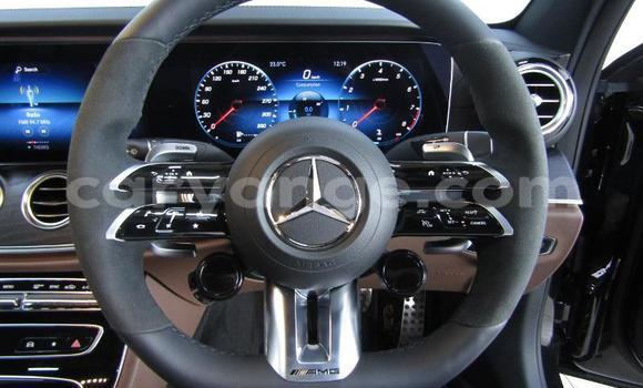 Acheter Occasion Voiture Mercedes-Benz E-Classe Noir à Karasburg, Karas Acheter Occasion Voiture Mercedes-Benz E-Classe Noir à Karasburg, Karas