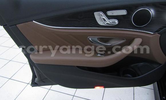 Acheter Occasion Voiture Mercedes-Benz E-Classe Noir à Karasburg, Karas Acheter Occasion Voiture Mercedes-Benz E-Classe Noir à Karasburg, Karas