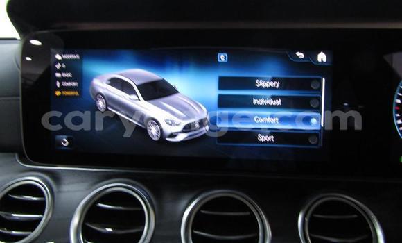 Acheter Occasion Voiture Mercedes-Benz E-Classe Noir à Karasburg, Karas Acheter Occasion Voiture Mercedes-Benz E-Classe Noir à Karasburg, Karas