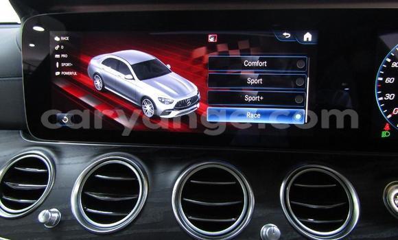 Acheter Occasion Voiture Mercedes-Benz E-Classe Noir à Karasburg, Karas Acheter Occasion Voiture Mercedes-Benz E-Classe Noir à Karasburg, Karas