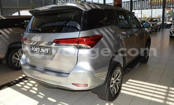 Acheter Occasion Voiture Toyota Fortuner Gris à Windhoek, Namibie Acheter Occasion Voiture Toyota Fortuner Gris à Windhoek, Namibie