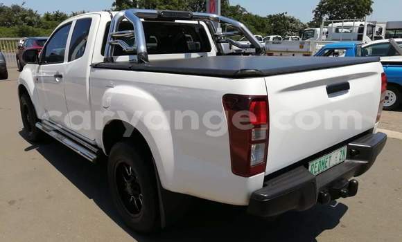 Acheter Occasion Voiture Isuzu KB Blanc à Leonardville, Omaheke Acheter Occasion Voiture Isuzu KB Blanc à Leonardville, Omaheke