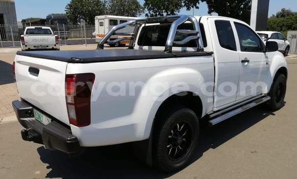 Acheter Occasion Voiture Isuzu KB Blanc à Leonardville, Omaheke Acheter Occasion Voiture Isuzu KB Blanc à Leonardville, Omaheke