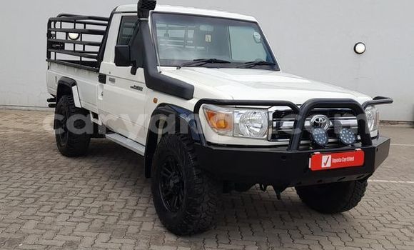 Buy Used Toyota Land Cruiser White Car in Windhoek in Namibia