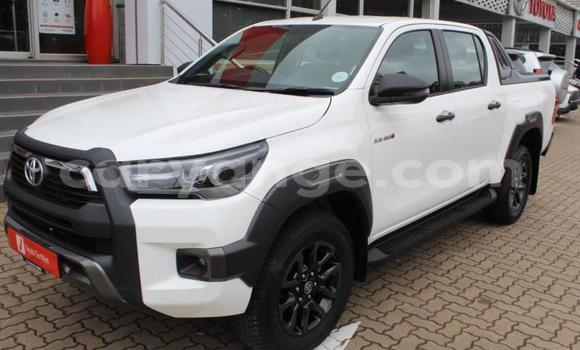 Buy Used Toyota Hilux White Car in Karasburg in Karas
