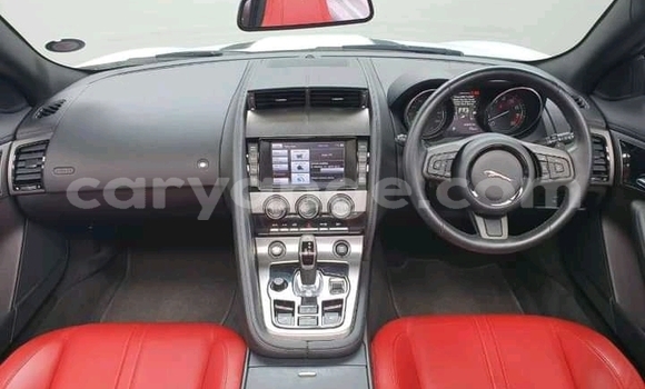 Acheter Occasion Voiture Jaguar F-Type Blanc à Windhoek, Namibie Acheter Occasion Voiture Jaguar F-Type Blanc à Windhoek, Namibie