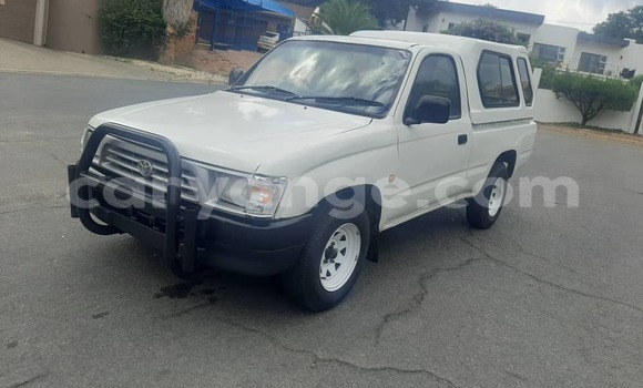 Acheter Occasion Voiture Toyota Hilux Blanc à Windhoek, Namibie Acheter Occasion Voiture Toyota Hilux Blanc à Windhoek, Namibie