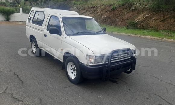 Acheter Occasion Voiture Toyota Hilux Blanc à Windhoek, Namibie