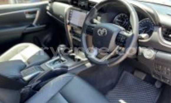 Acheter Occasion Voiture Toyota Fortuner Gris à Windhoek, Namibie Acheter Occasion Voiture Toyota Fortuner Gris à Windhoek, Namibie