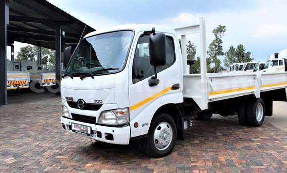 Buy Used Hyundai Chorus White Truck in Windhoek in Namibia