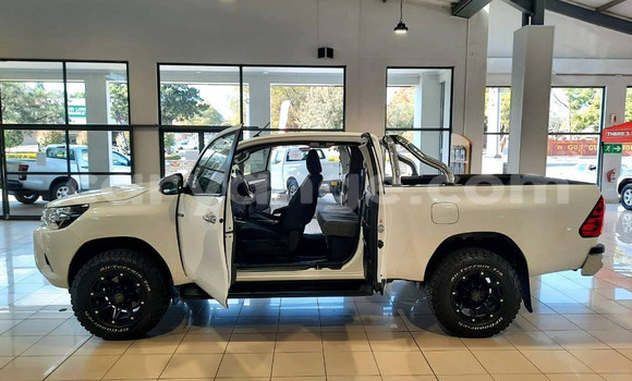 Buy Used Toyota Hilux White Car in Katima Mulilo in Caprivi Buy Used Toyota Hilux White Car in Katima Mulilo in Caprivi