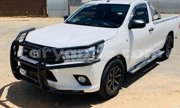 Buy Used Toyota Hilux White Car in Bethanien in Karas