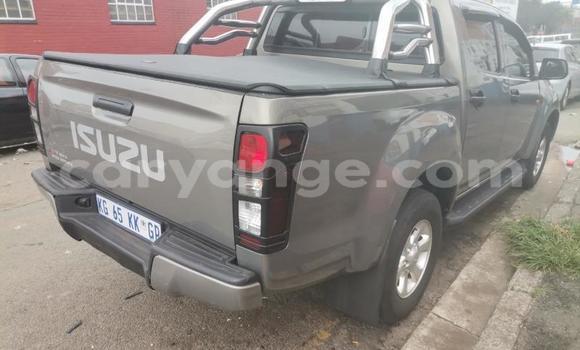 Acheter Occasion Voiture Isuzu KB Beige à Windhoek, Namibie Acheter Occasion Voiture Isuzu KB Beige à Windhoek, Namibie