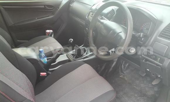 Acheter Occasion Voiture Isuzu KB Beige à Windhoek, Namibie Acheter Occasion Voiture Isuzu KB Beige à Windhoek, Namibie