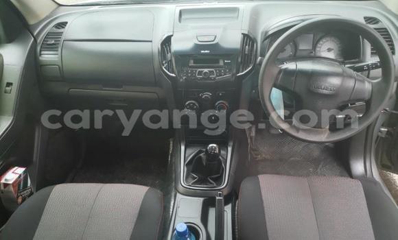 Acheter Occasion Voiture Isuzu KB Beige à Windhoek, Namibie Acheter Occasion Voiture Isuzu KB Beige à Windhoek, Namibie