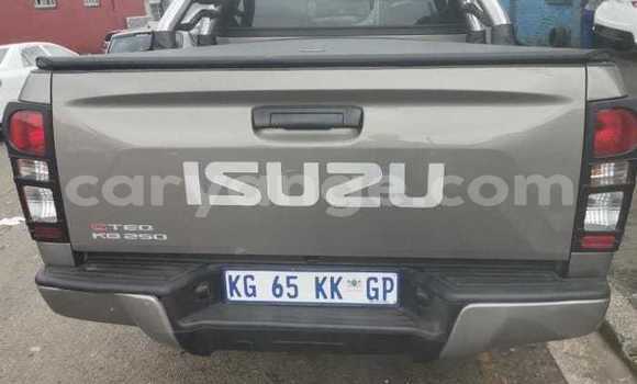 Acheter Occasion Voiture Isuzu KB Beige à Windhoek, Namibie Acheter Occasion Voiture Isuzu KB Beige à Windhoek, Namibie