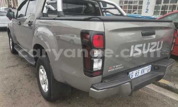 Acheter Occasion Voiture Isuzu KB Beige à Windhoek, Namibie Acheter Occasion Voiture Isuzu KB Beige à Windhoek, Namibie