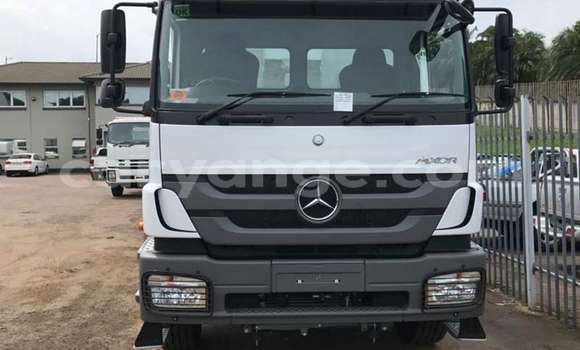 Buy Used Mercedes‒Benz 2628 White Truck in Henties Bay in Erongo