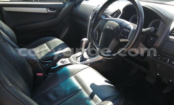 Acheter Occasion Voiture Isuzu KB Blanc à Windhoek, Namibie Acheter Occasion Voiture Isuzu KB Blanc à Windhoek, Namibie