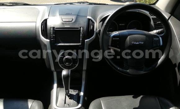 Acheter Occasion Voiture Isuzu KB Blanc à Windhoek, Namibie Acheter Occasion Voiture Isuzu KB Blanc à Windhoek, Namibie