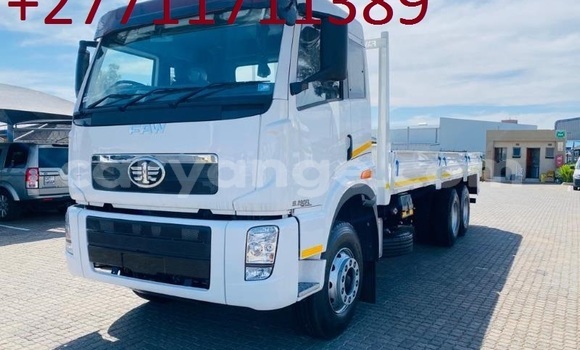 Buy Used Mitsubishi L400 White Truck in Windhoek in Namibia