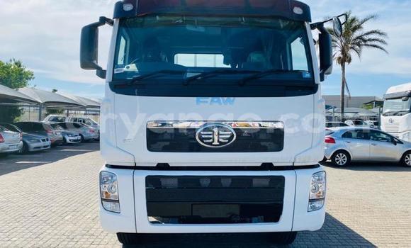 Acheter Occasion Utilitaire Mitsubishi L400 Blanc à Windhoek, Namibie Acheter Occasion Utilitaire Mitsubishi L400 Blanc à Windhoek, Namibie