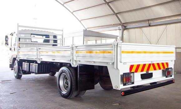 Acheter Occasion Utilitaire Isuzu FTR 850 Blanc à Windhoek, Namibie Acheter Occasion Utilitaire Isuzu FTR 850 Blanc à Windhoek, Namibie