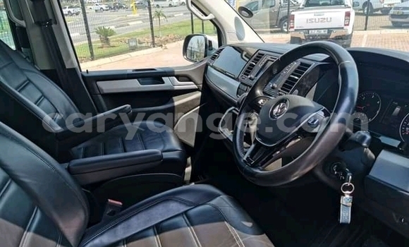 Buy Used Volkswagen Caravelle Silver Car in Windhoek in Namibia Buy Used Volkswagen Caravelle Silver Car in Windhoek in Namibia