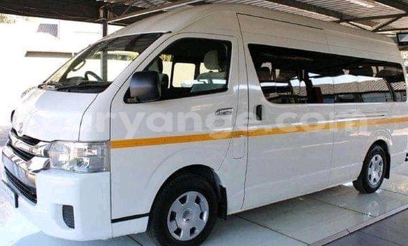 Buy Used Toyota Hi Ace White Car in Windhoek in Namibia