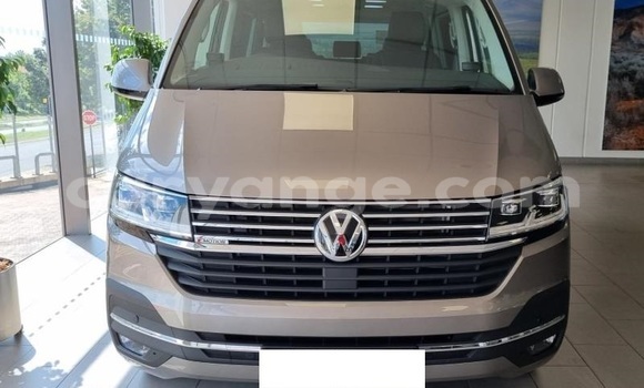 Buy Used Volkswagen Caravelle Silver Car in Windhoek in Namibia Buy Used Volkswagen Caravelle Silver Car in Windhoek in Namibia