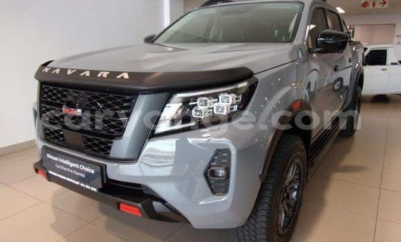 Buy Used Nissan Navara Silver Car in Karasburg in Karas