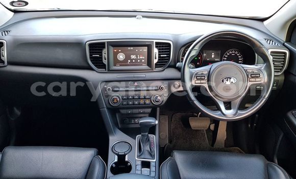 Buy Used Kia Sportage White Car in Walvis Bay in Namibia Buy Used Kia Sportage White Car in Walvis Bay in Namibia