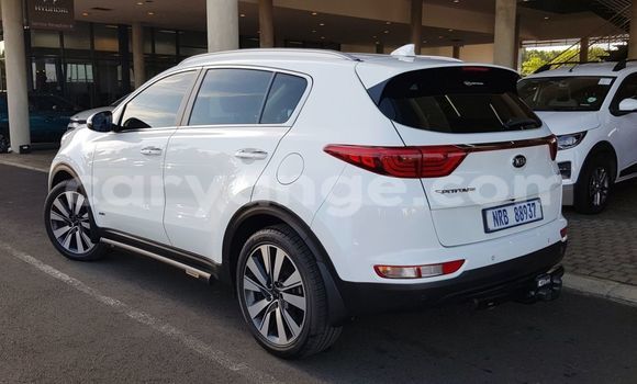 Buy Used Kia Sportage White Car in Walvis Bay in Namibia Buy Used Kia Sportage White Car in Walvis Bay in Namibia