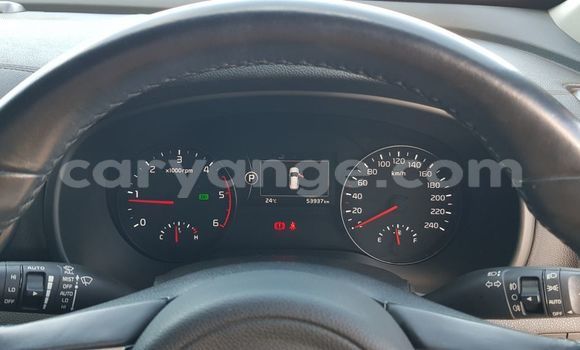 Buy Used Kia Sportage White Car in Walvis Bay in Namibia Buy Used Kia Sportage White Car in Walvis Bay in Namibia