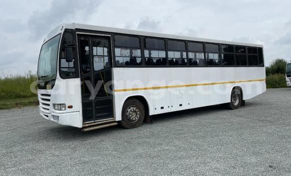 Acheter Occasion Utilitaire Iveco Daily Blanc à Windhoek, Namibie Acheter Occasion Utilitaire Iveco Daily Blanc à Windhoek, Namibie