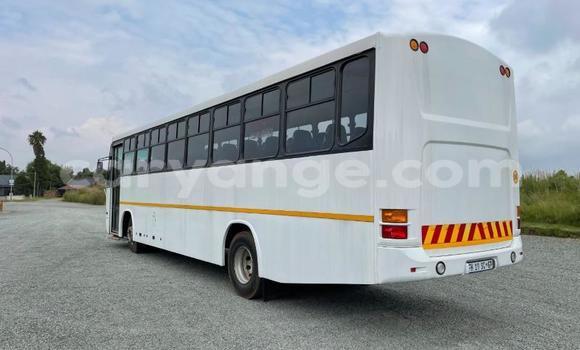 Acheter Occasion Utilitaire Iveco Daily Blanc à Windhoek, Namibie Acheter Occasion Utilitaire Iveco Daily Blanc à Windhoek, Namibie