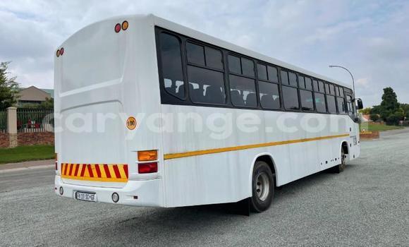 Acheter Occasion Utilitaire Iveco Daily Blanc à Windhoek, Namibie Acheter Occasion Utilitaire Iveco Daily Blanc à Windhoek, Namibie