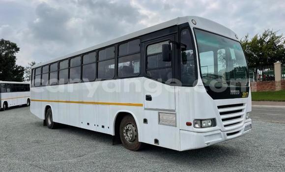 Acheter Occasion Utilitaire Iveco Daily Blanc à Windhoek, Namibie Acheter Occasion Utilitaire Iveco Daily Blanc à Windhoek, Namibie