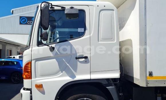 Acheter Occasion Utilitaire Hino Ranger Blanc à Windhoek, Namibie Acheter Occasion Utilitaire Hino Ranger Blanc à Windhoek, Namibie