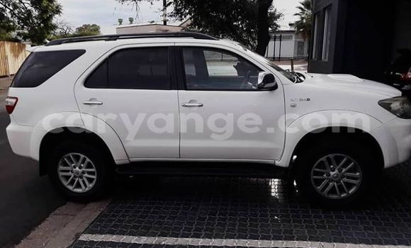 Acheter Occasion Voiture Toyota Fortuner Blanc à Windhoek, Namibie Acheter Occasion Voiture Toyota Fortuner Blanc à Windhoek, Namibie