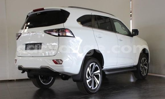 Acheter Occasion Voiture Isuzu MU-X Blanc à Grootfontein, Namibie Acheter Occasion Voiture Isuzu MU-X Blanc à Grootfontein, Namibie