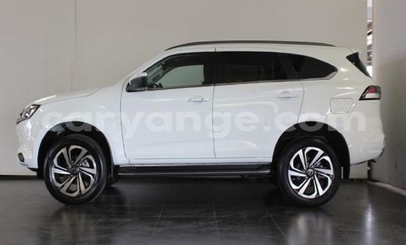 Acheter Occasion Voiture Isuzu MU-X Blanc à Grootfontein, Namibie Acheter Occasion Voiture Isuzu MU-X Blanc à Grootfontein, Namibie