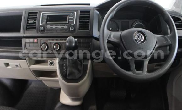 Buy Used Volkswagen Multivan White Car in Katima Mulilo in Caprivi Buy Used Volkswagen Multivan White Car in Katima Mulilo in Caprivi
