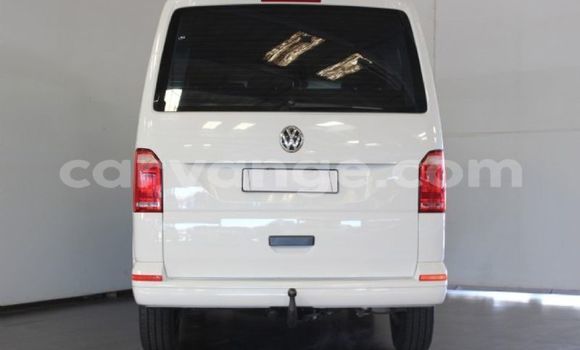 Buy Used Volkswagen Multivan White Car in Katima Mulilo in Caprivi Buy Used Volkswagen Multivan White Car in Katima Mulilo in Caprivi
