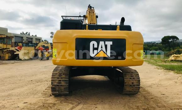 Buy Used Caterpillar 120 White Truck in Rundu in Namibia Buy Used Caterpillar 120 White Truck in Rundu in Namibia