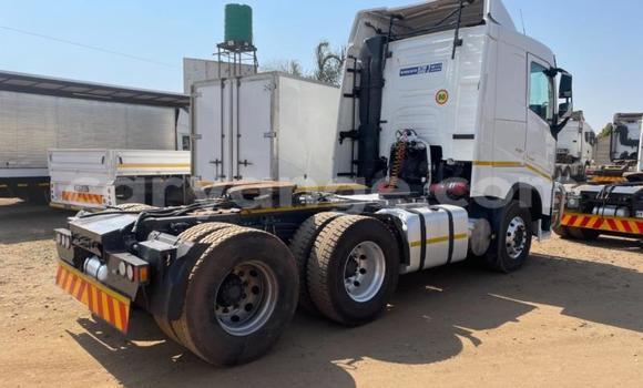 Buy Used Volvo F4 White Truck in Import - Dubai in Namibia Buy Used Volvo F4 White Truck in Import - Dubai in Namibia