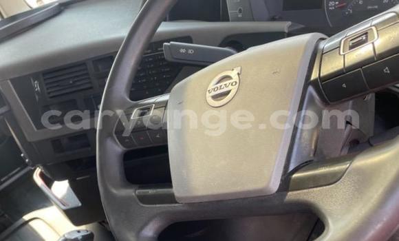 Buy Used Volvo F4 White Truck in Import - Dubai in Namibia Buy Used Volvo F4 White Truck in Import - Dubai in Namibia