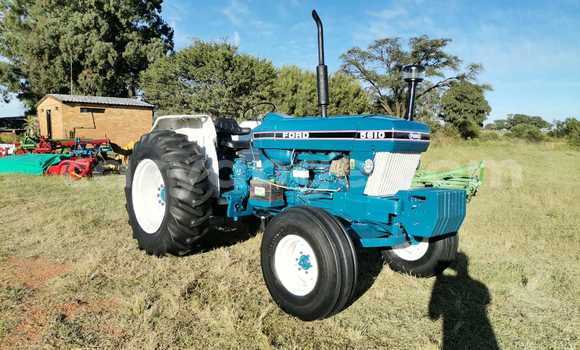 Buy Used Ford E 150 Cargo Van Blue Truck in Import - Dubai in Namibia