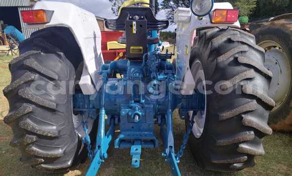 Buy Used Ford E 150 Cargo Van Blue Truck in Import - Dubai in Namibia Buy Used Ford E 150 Cargo Van Blue Truck in Import - Dubai in Namibia